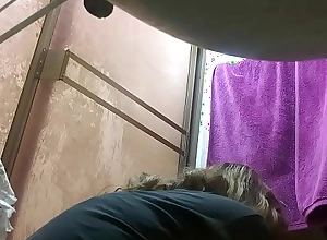 我妈妈被淋浴中的隐藏凸轮抓住了
