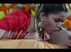 desimasala porn  Sexy bhojpuri smooching, navel kiss suhaagraat song