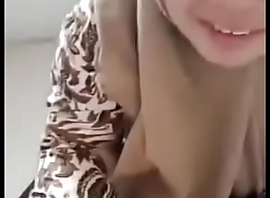 Bu Guru Jilbab Keasikan Nyepong. ( Full Video : XXX porn za.uy/HijabNyepong )