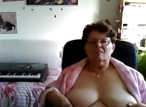 Flashing granny from webcamhooker us big plump titties