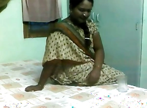 Delightful Indian Aunty Screwed by Mature Fellow on Secluded Livecam