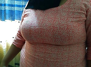 Pakistani 55 year ancient busty Ayesha Aunty acquires fucked by neighbor while sweeping house (Huge cum inside) Hindi & Urdu