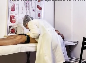 Paciente Não Aguenta e Fica Duro na Frente da Enfermeira Durante o Exame